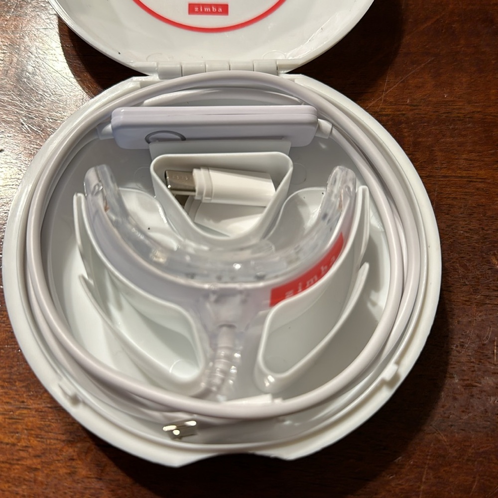 ZIMBA Led teeth whitening light and case new - Picture 3 of 5